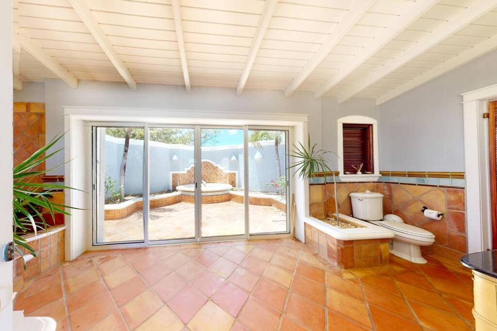 Beautiful Oceanfront Villa, Pool !!!