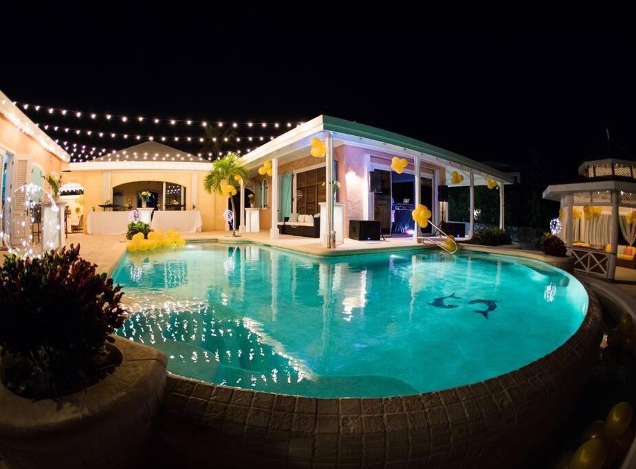 Beautiful Oceanfront Villa, Pool !!!
