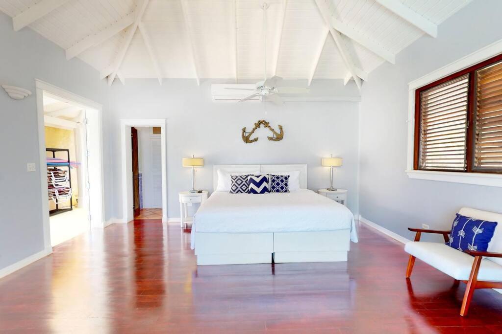 Beautiful Oceanfront Villa, Pool !!!