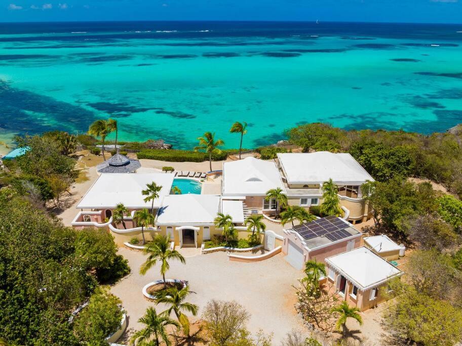 Beautiful Oceanfront Villa, Pool !!!