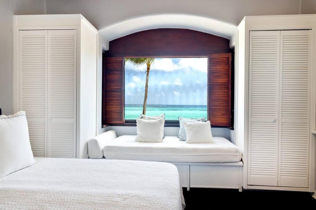 Beautiful Oceanfront Villa, Pool !!!