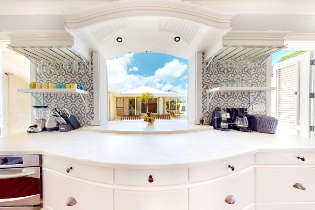 Beautiful Oceanfront Villa, Pool !!!