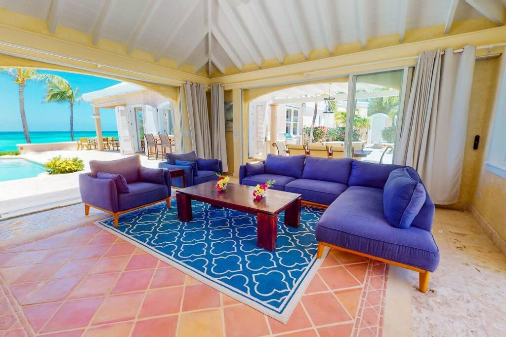 Beautiful Oceanfront Villa, Pool !!!