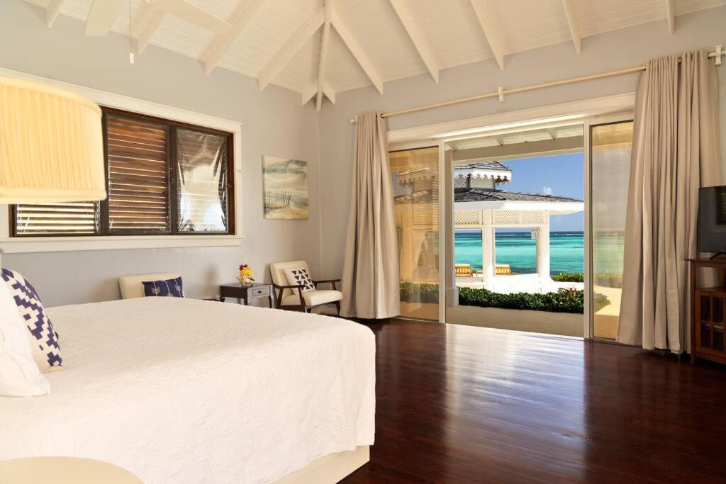 Beautiful Oceanfront Villa, Pool !!!