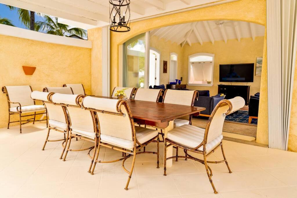 Beautiful Oceanfront Villa, Pool !!!