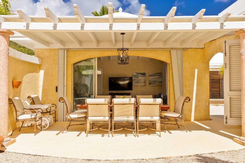 Beautiful Oceanfront Villa, Pool !!!