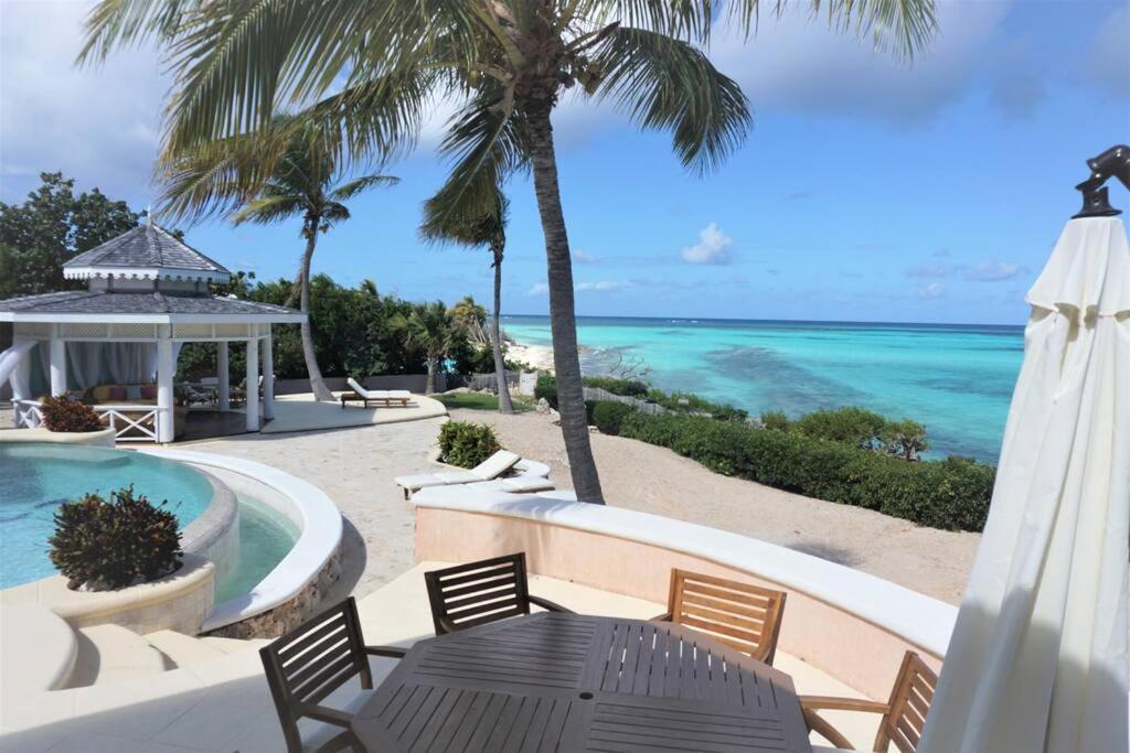Beautiful Oceanfront Villa, Pool !!!