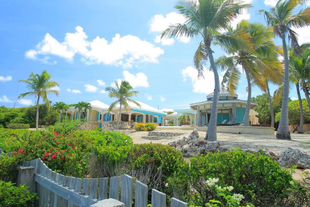 Beautiful Oceanfront Villa, Pool !!!