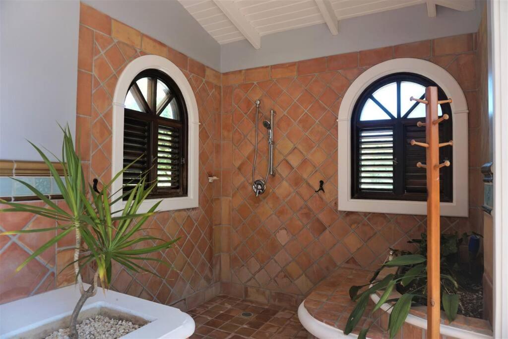 Beautiful Oceanfront Villa, Pool !!!