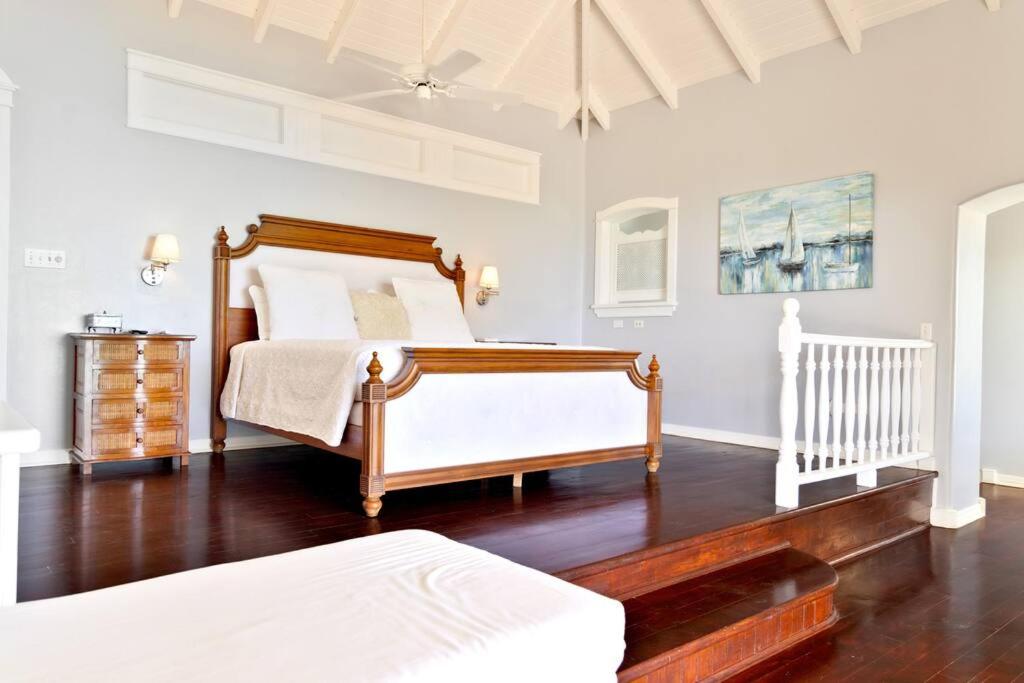 Beautiful Oceanfront Villa, Pool !!!