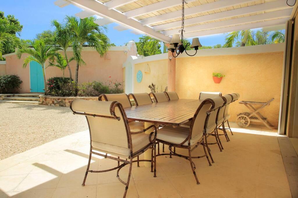 Beautiful Oceanfront Villa, Pool !!!