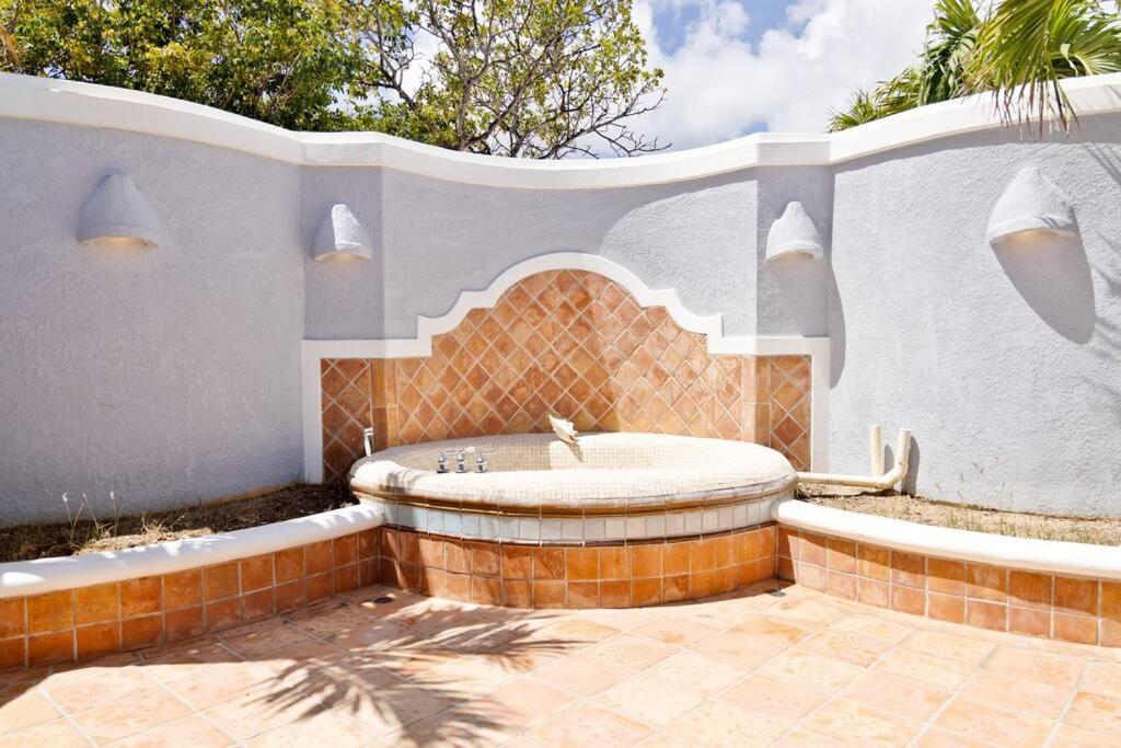 Beautiful Oceanfront Villa, Pool !!!