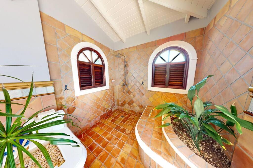 Beautiful Oceanfront Villa, Pool !!!