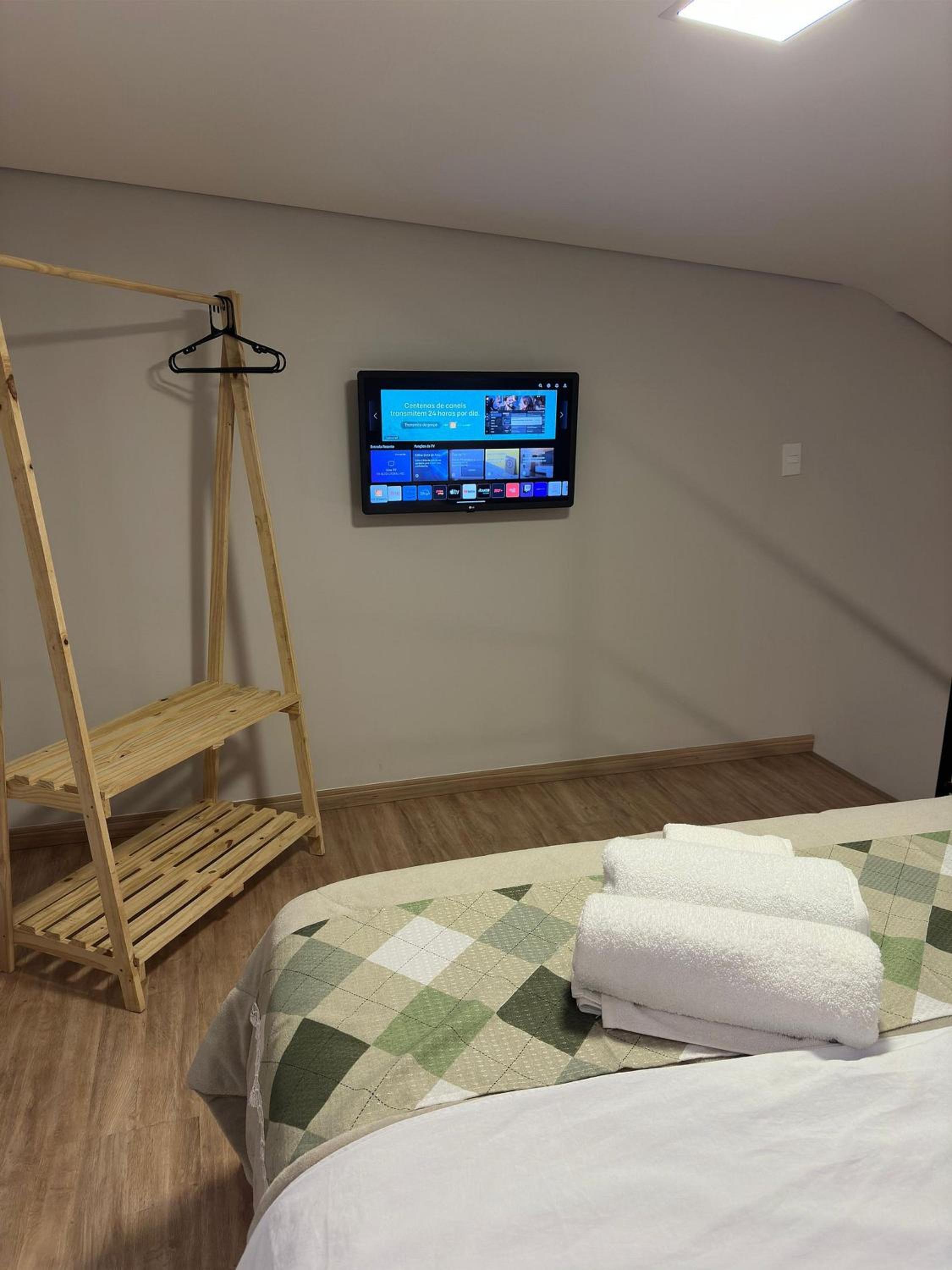 Loft de Luxo no Braga: Perfeito para Casais - Ar, Wi-Fi e Estilo