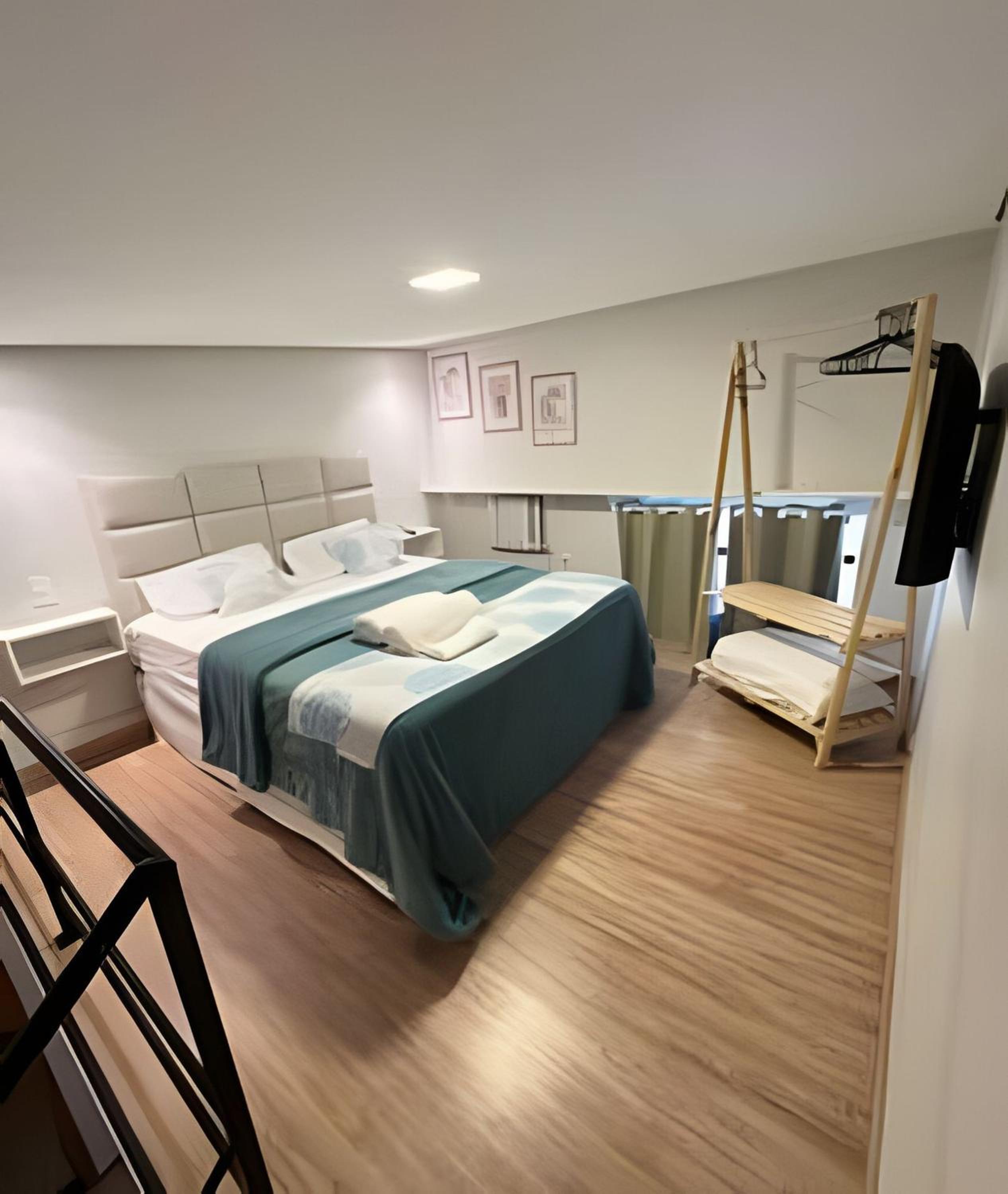 Loft de Luxo no Braga: Perfeito para Casais - Ar, Wi-Fi e Estilo