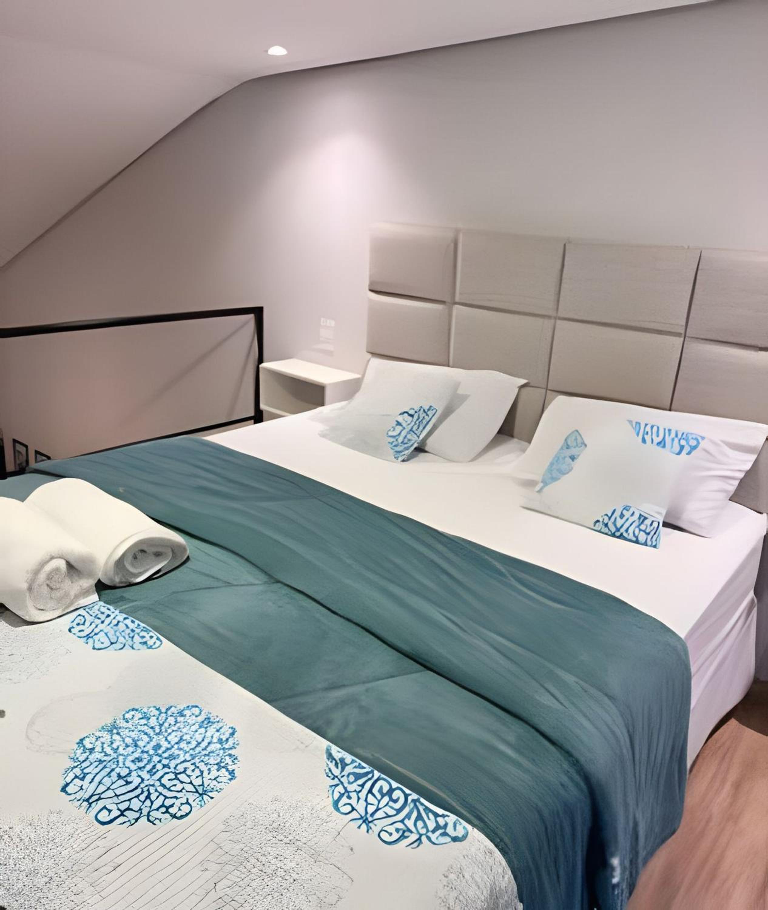 Loft de Luxo no Braga: Perfeito para Casais - Ar, Wi-Fi e Estilo