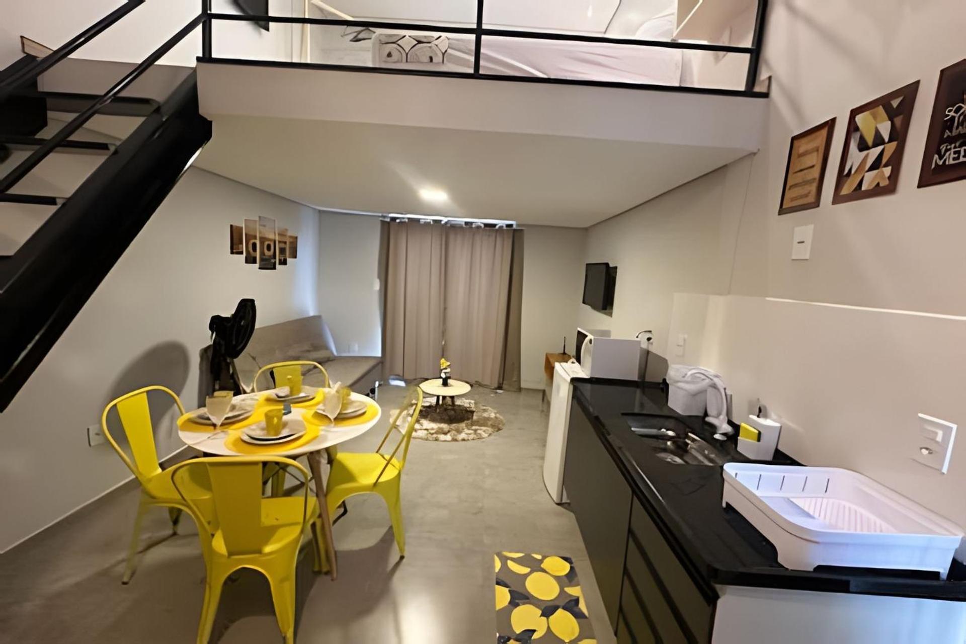 Loft de Luxo no Braga: Perfeito para Casais - Ar, Wi-Fi e Estilo