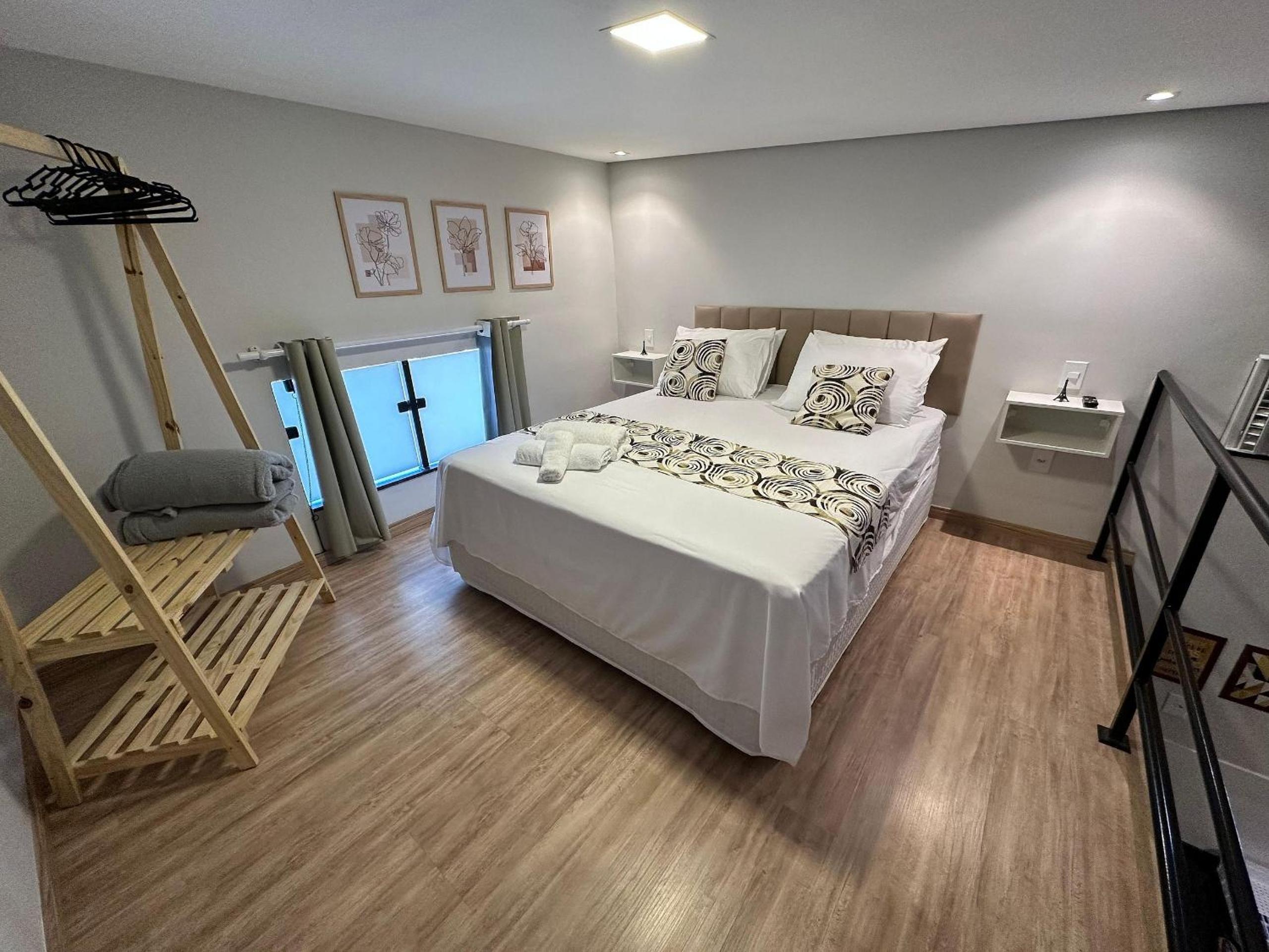 Loft de Luxo no Braga: Perfeito para Casais - Ar, Wi-Fi e Estilo