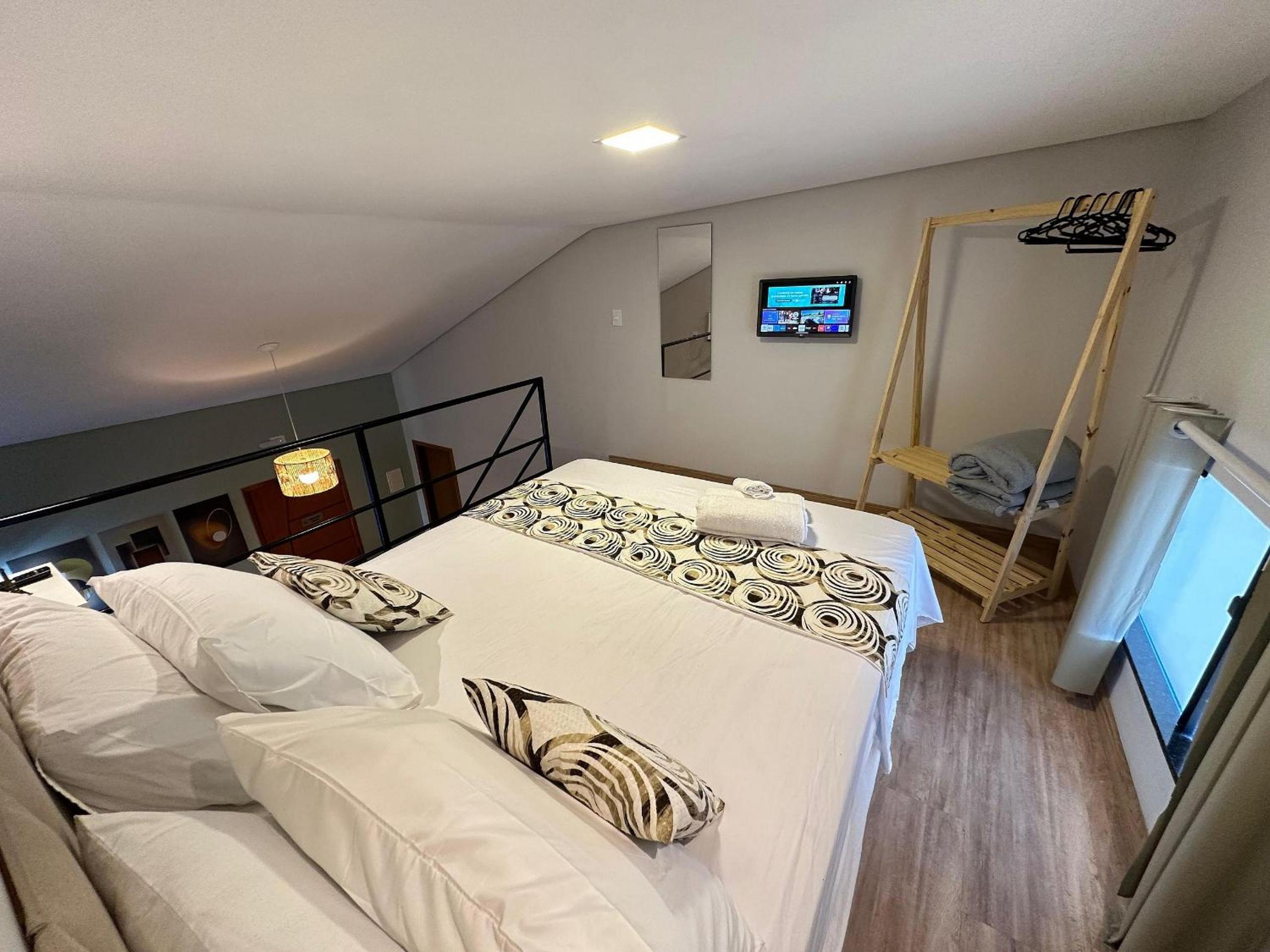 Loft de Luxo no Braga: Perfeito para Casais - Ar, Wi-Fi e Estilo