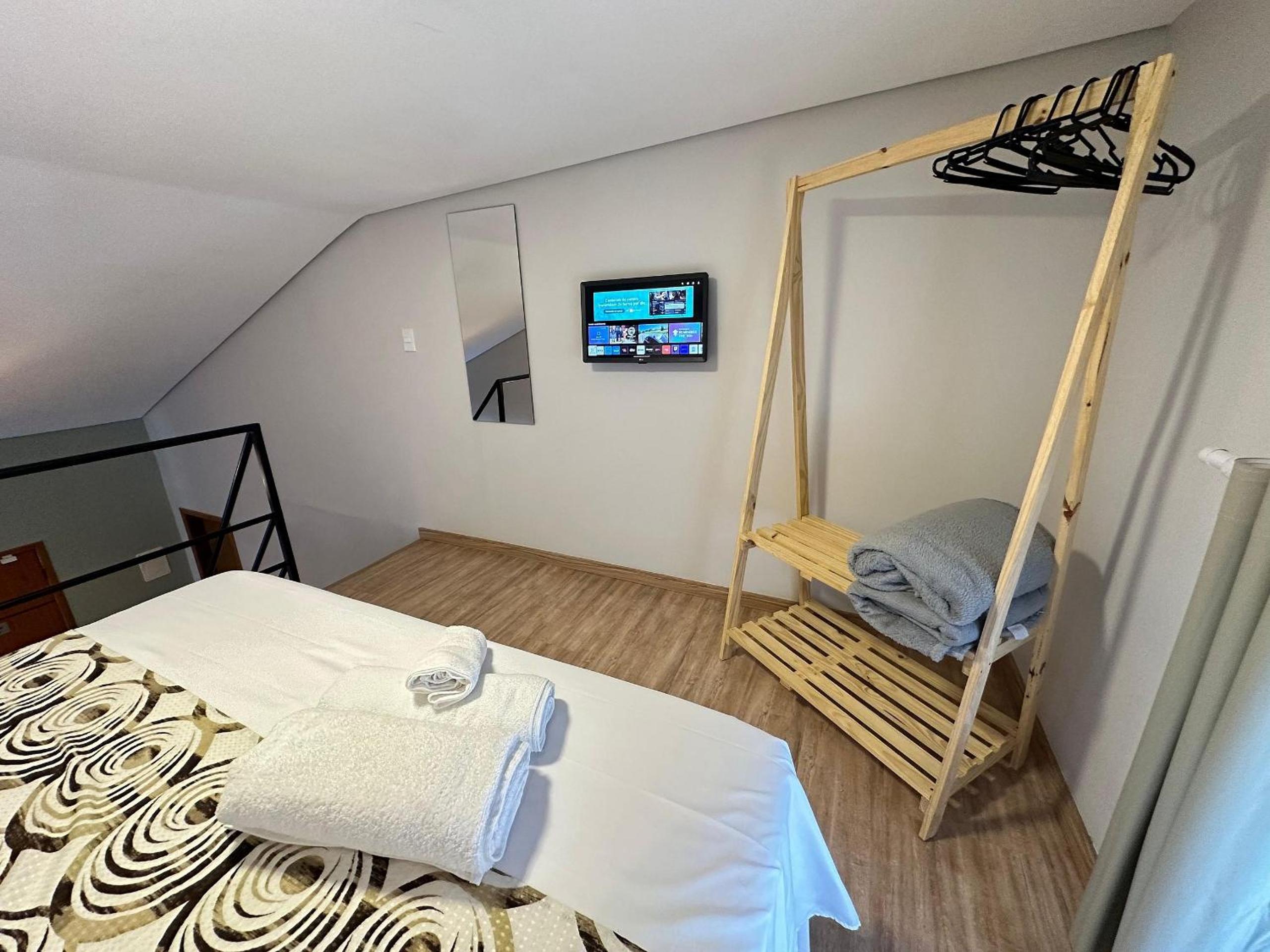 Loft de Luxo no Braga: Perfeito para Casais - Ar, Wi-Fi e Estilo