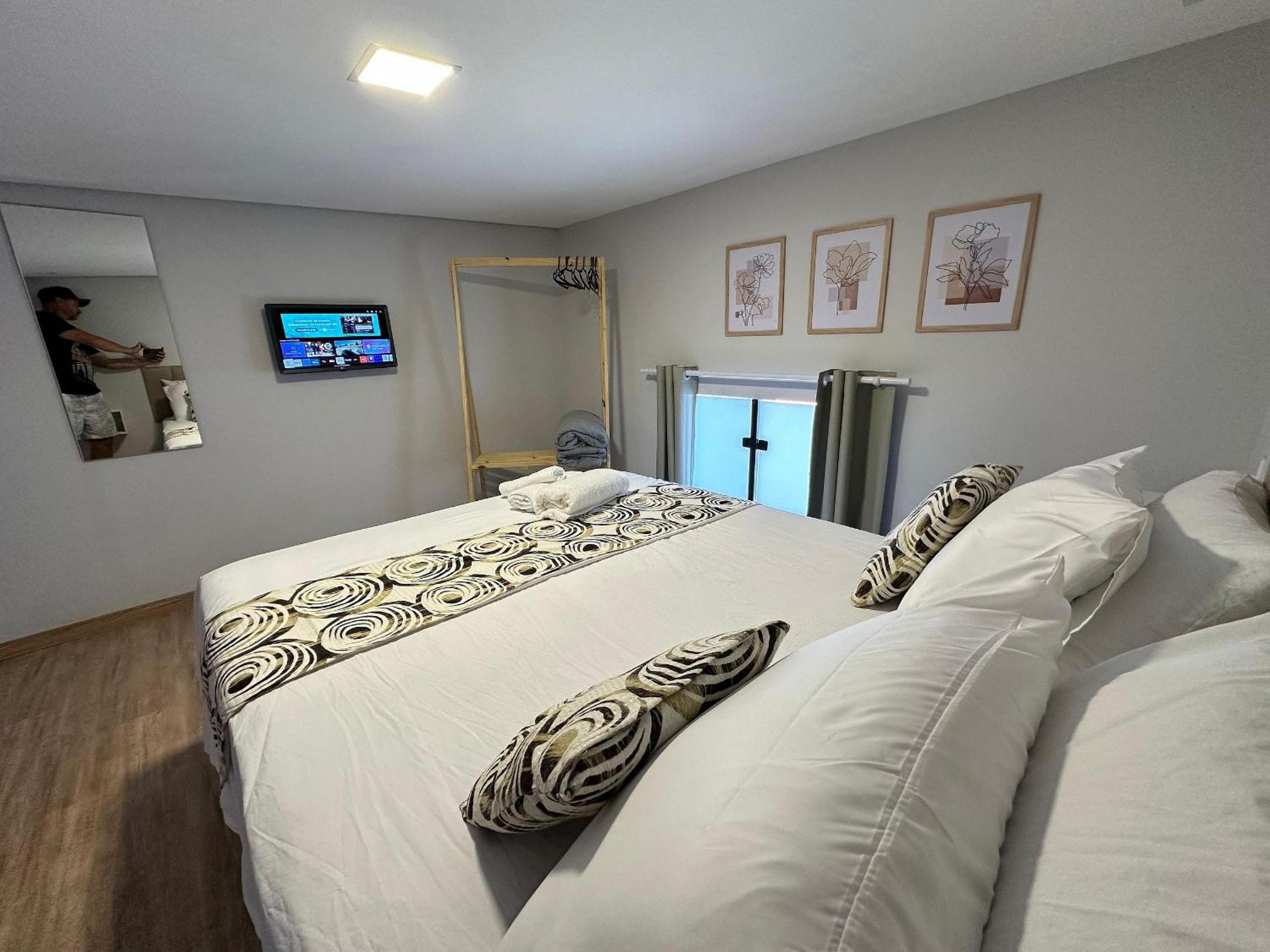 Loft de Luxo no Braga: Perfeito para Casais - Ar, Wi-Fi e Estilo