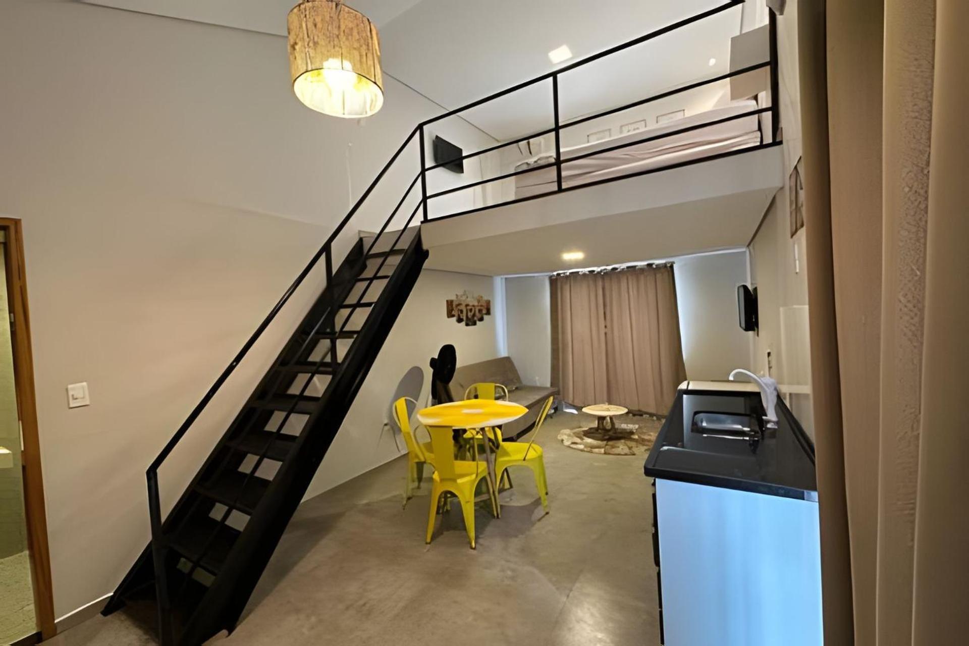Loft de Luxo no Braga: Perfeito para Casais - Ar, Wi-Fi e Estilo