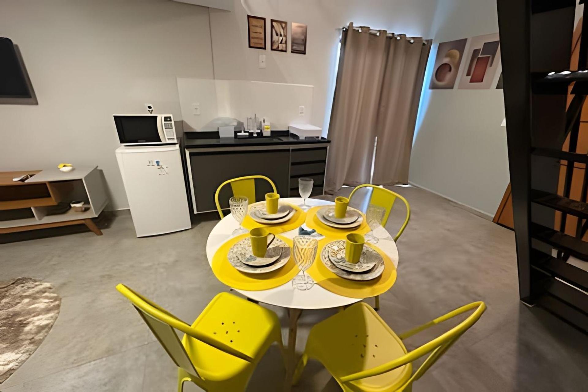 Loft de Luxo no Braga: Perfeito para Casais - Ar, Wi-Fi e Estilo