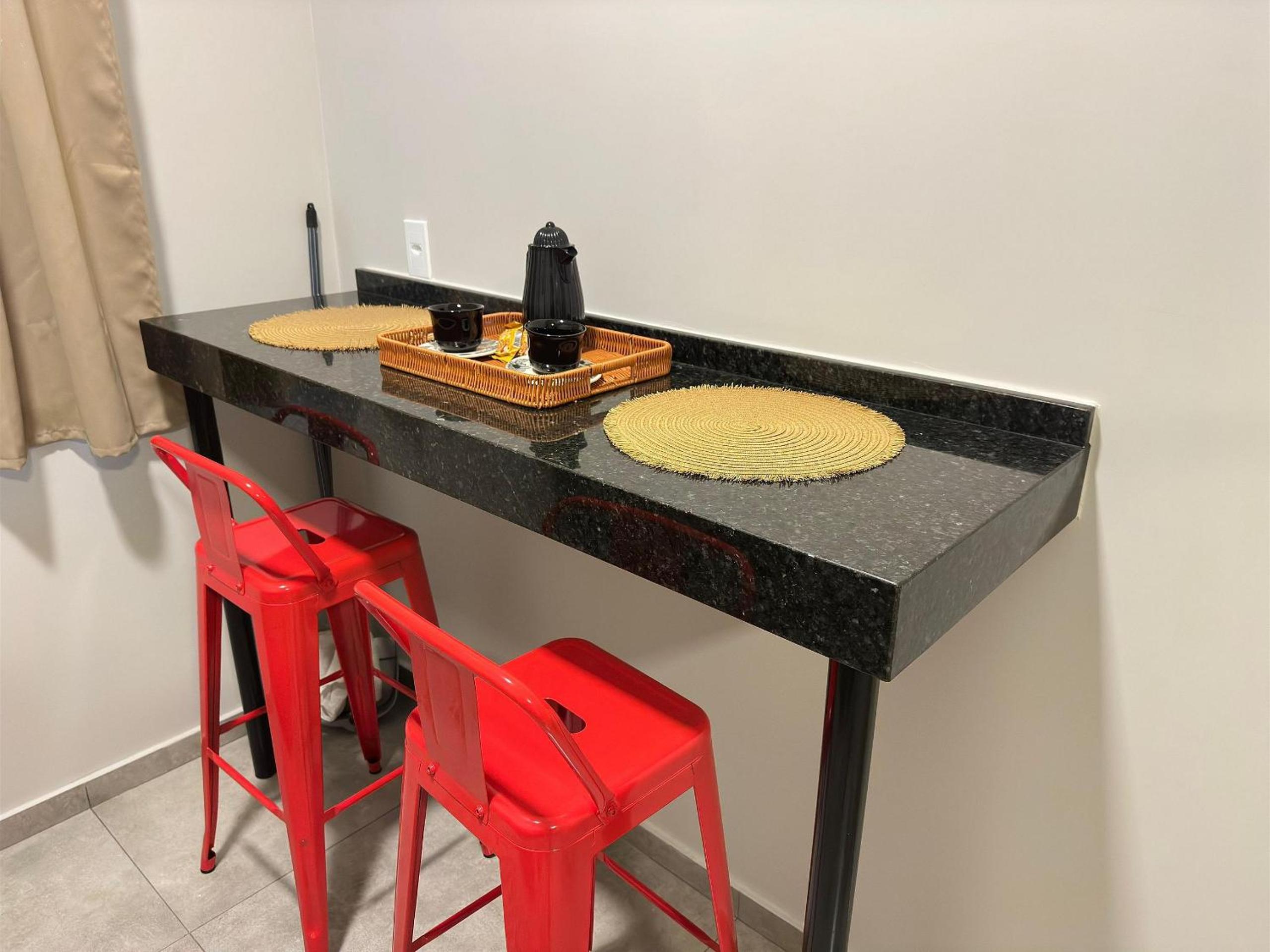 Loft de Luxo no Braga: Perfeito para Casais - Ar, Wi-Fi e Estilo