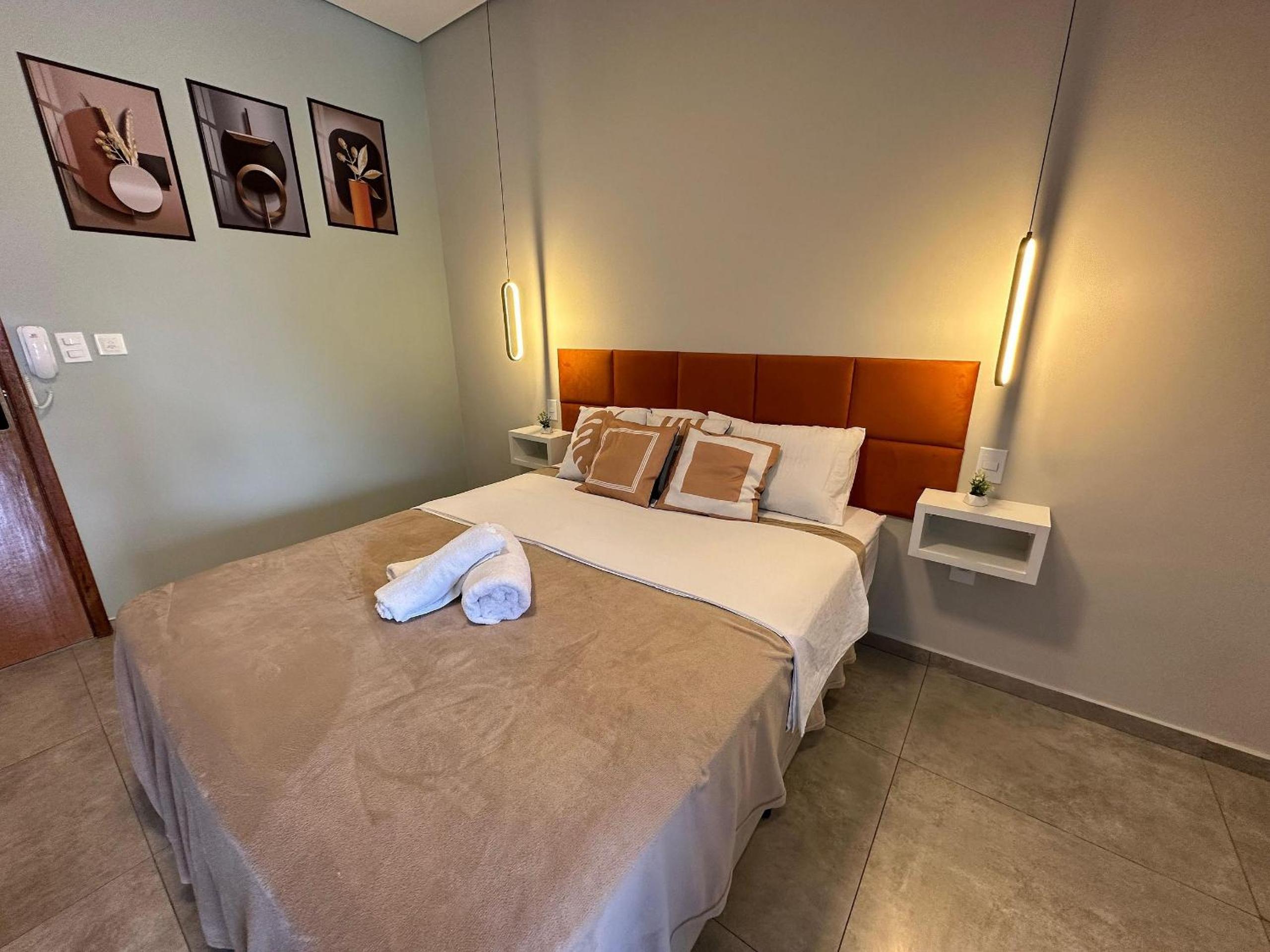 Loft de Luxo no Braga: Perfeito para Casais - Ar, Wi-Fi e Estilo