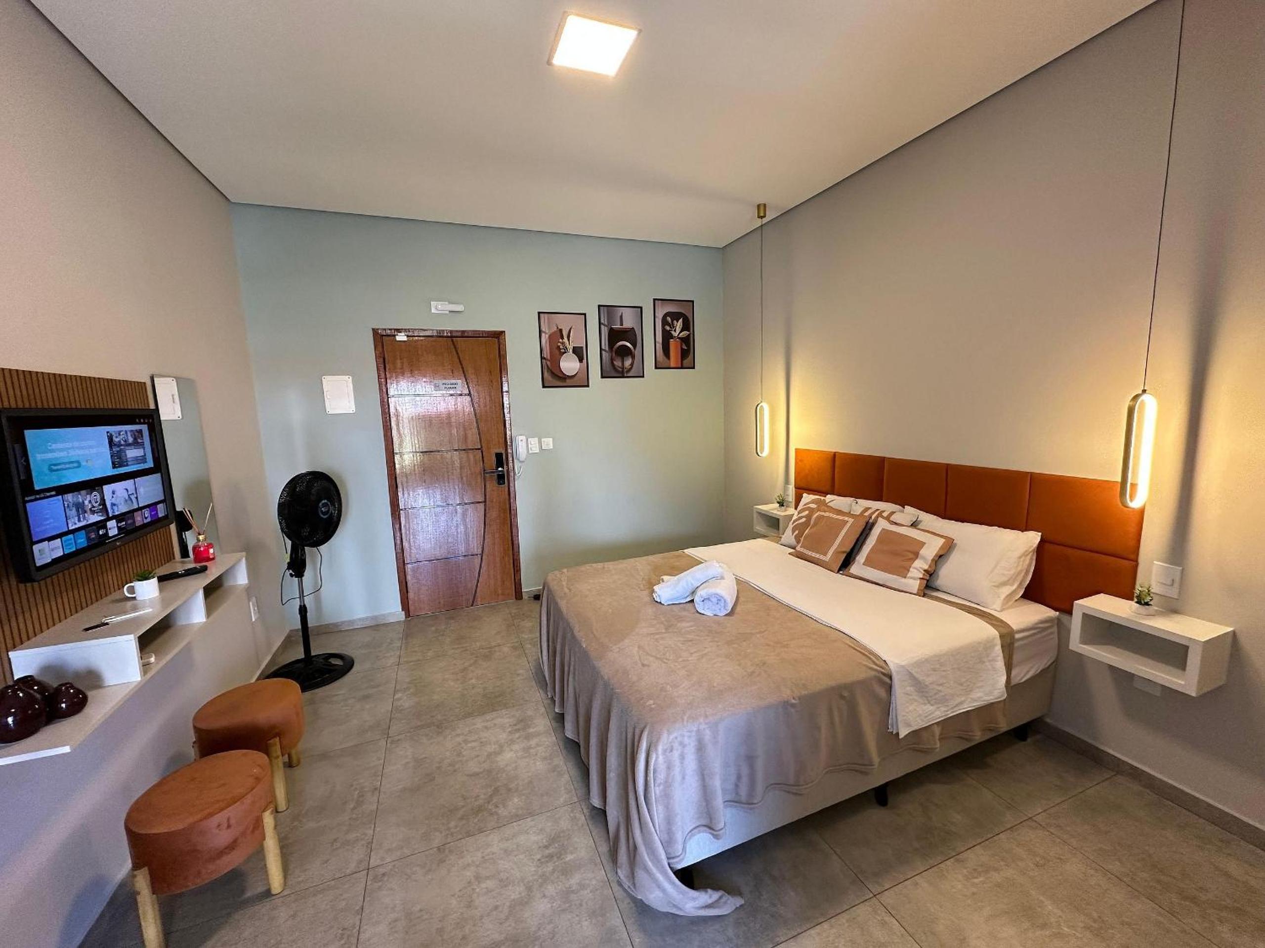 Loft de Luxo no Braga: Perfeito para Casais - Ar, Wi-Fi e Estilo