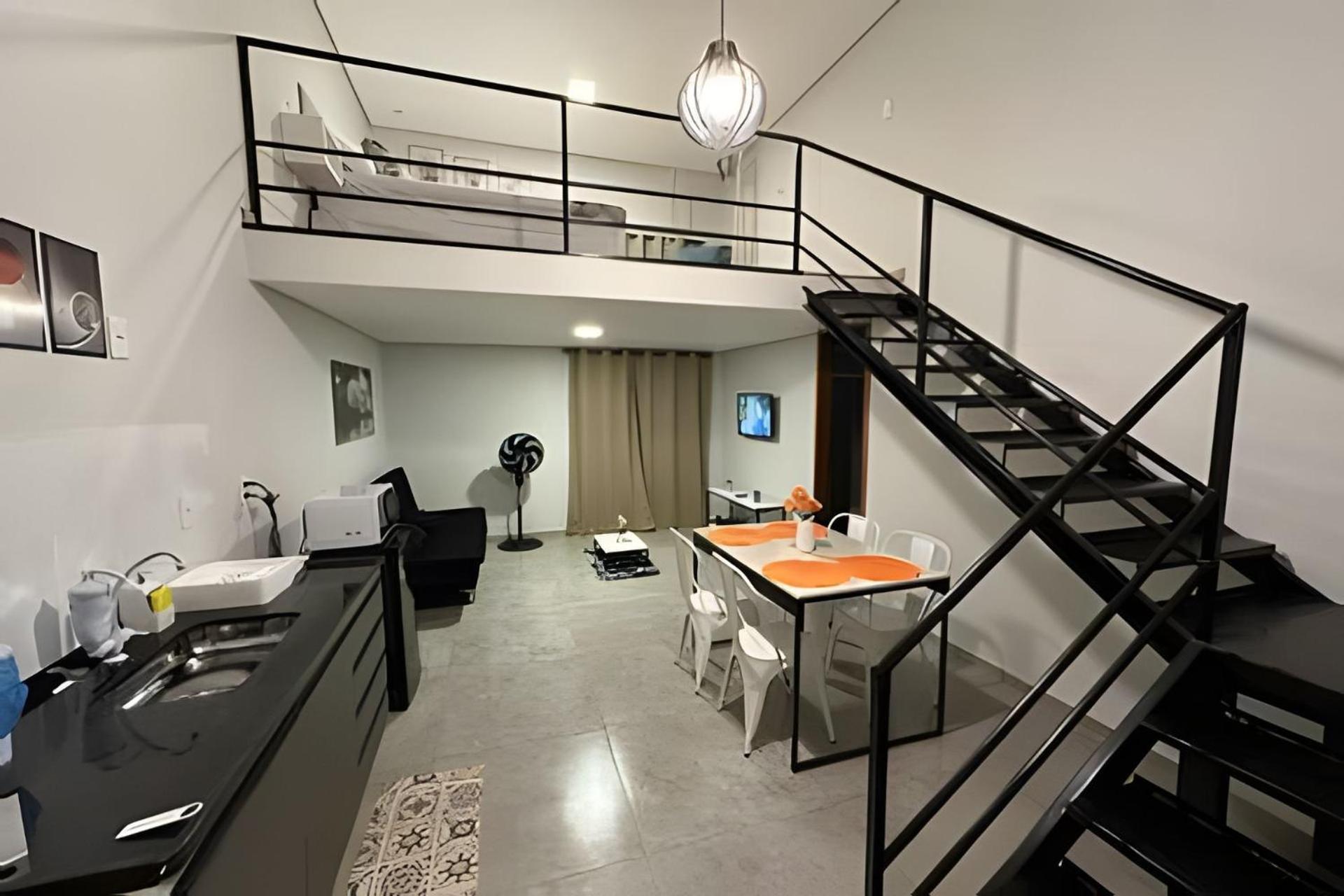 Loft de Luxo no Braga: Perfeito para Casais - Ar, Wi-Fi e Estilo