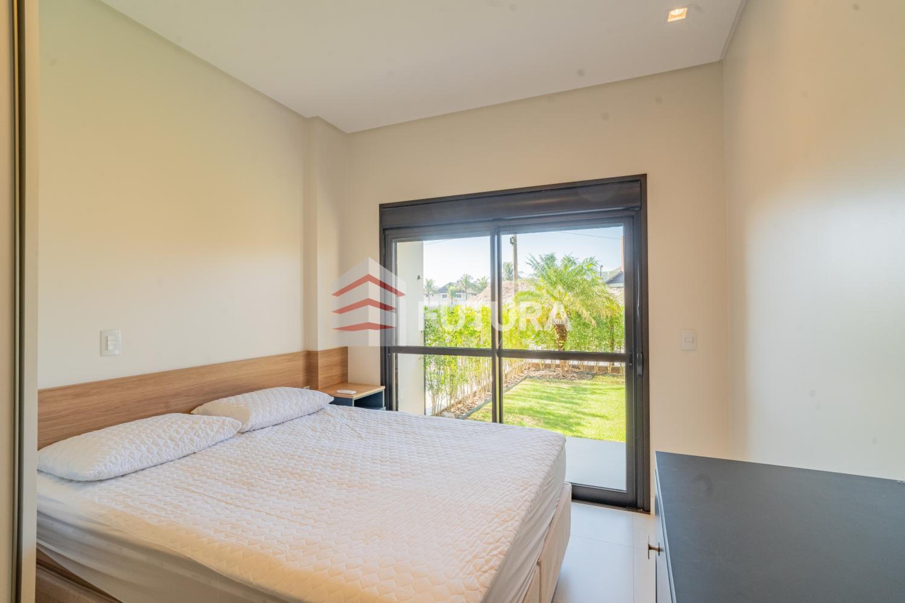 Apartamento térreo com 02 suítes em Mariscal - LA018EF