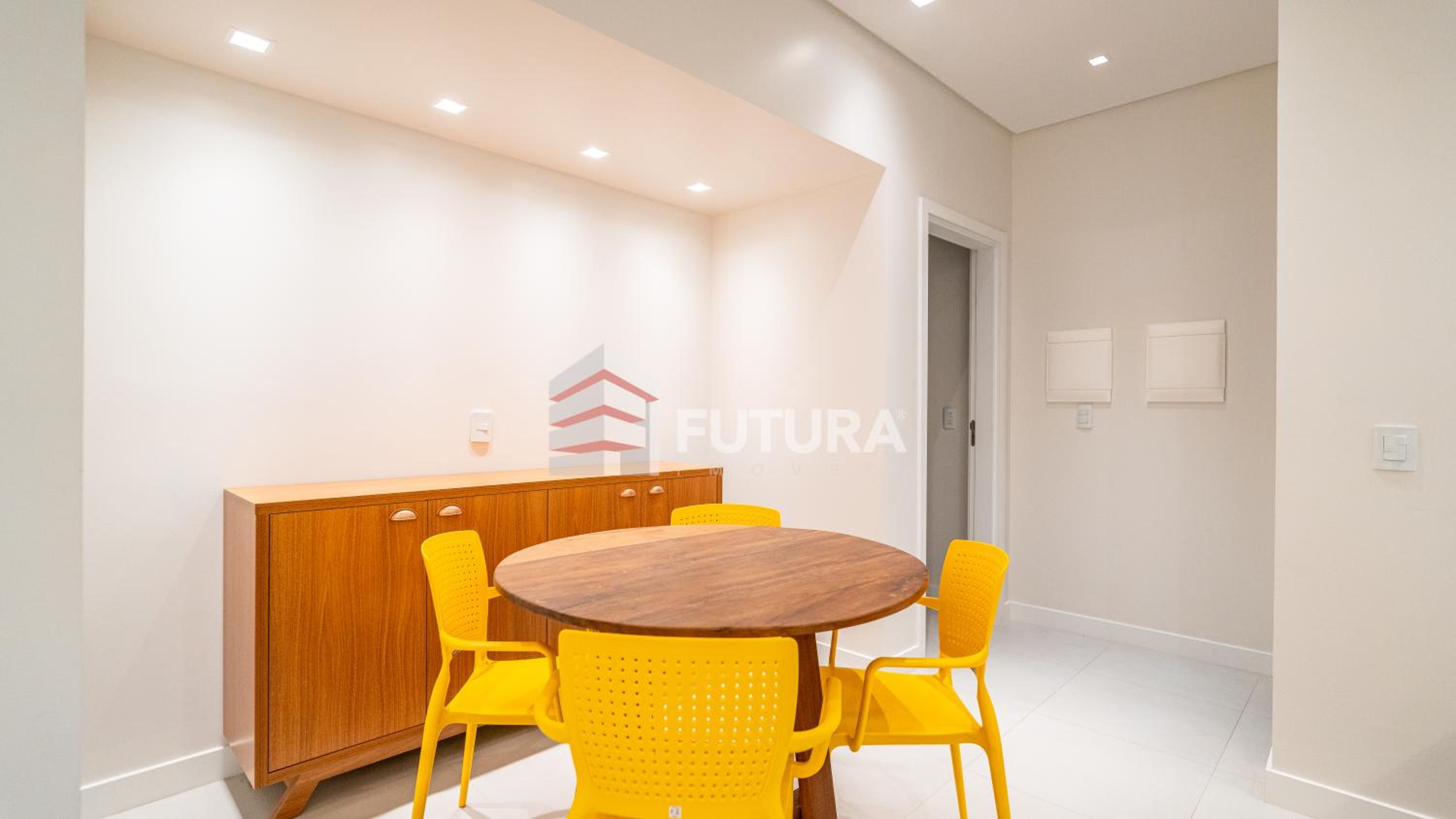 Apartamento térreo com 02 suítes em Mariscal - LA018EF
