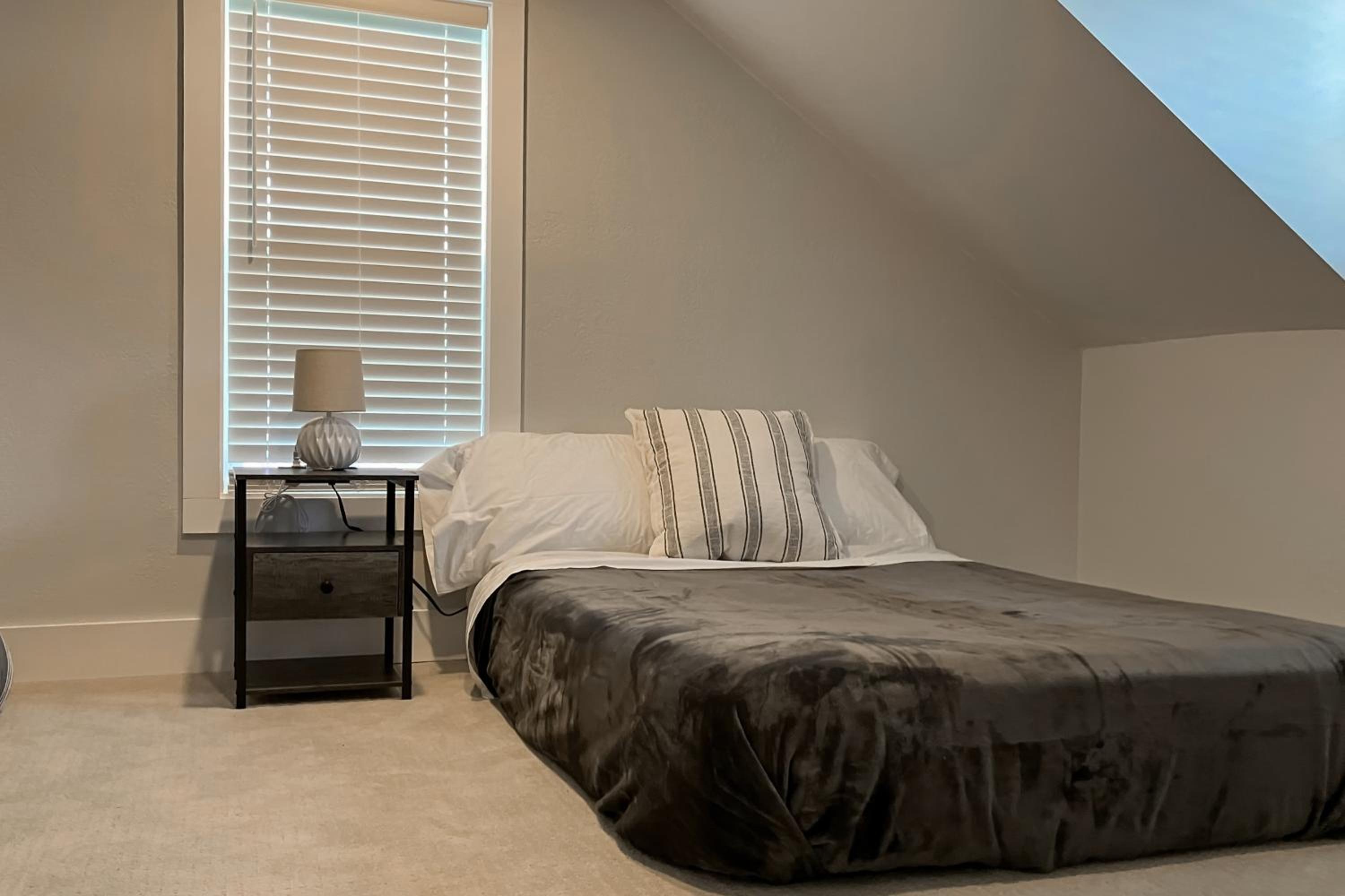 Walk to Beach and Dtwn East Tawas! Lake-View Retreat