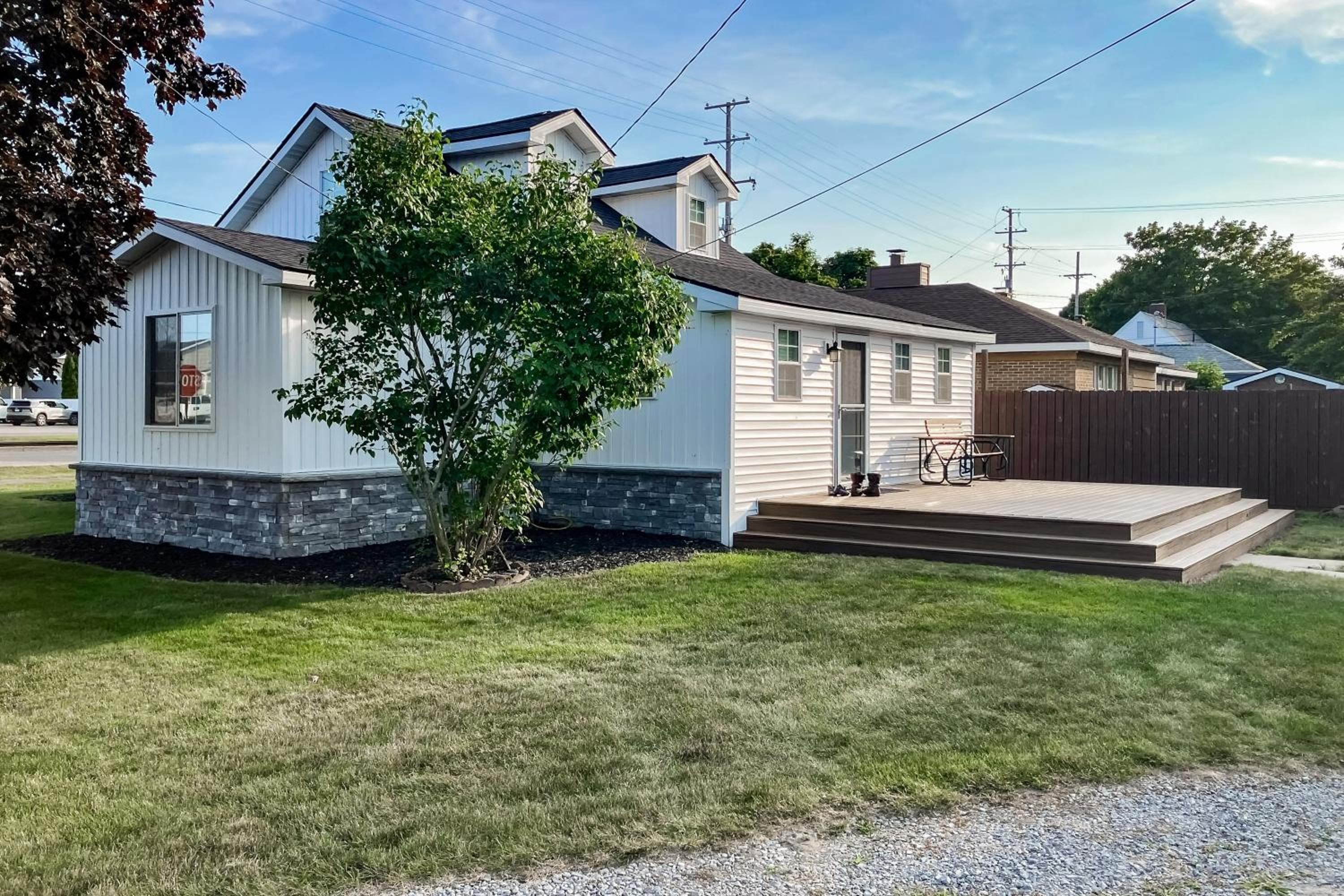 Walk to Beach and Dtwn East Tawas! Lake-View Retreat