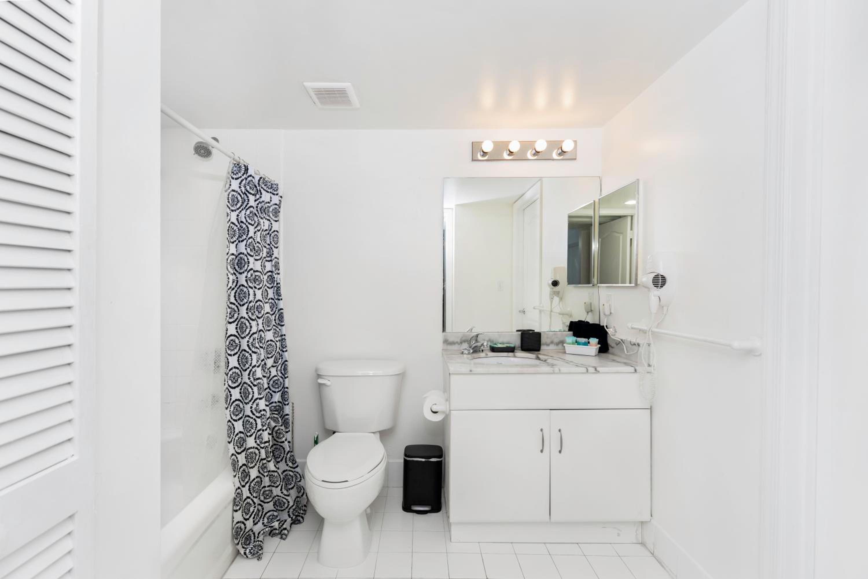 1Bd Apt with Free Parking and Amazing View