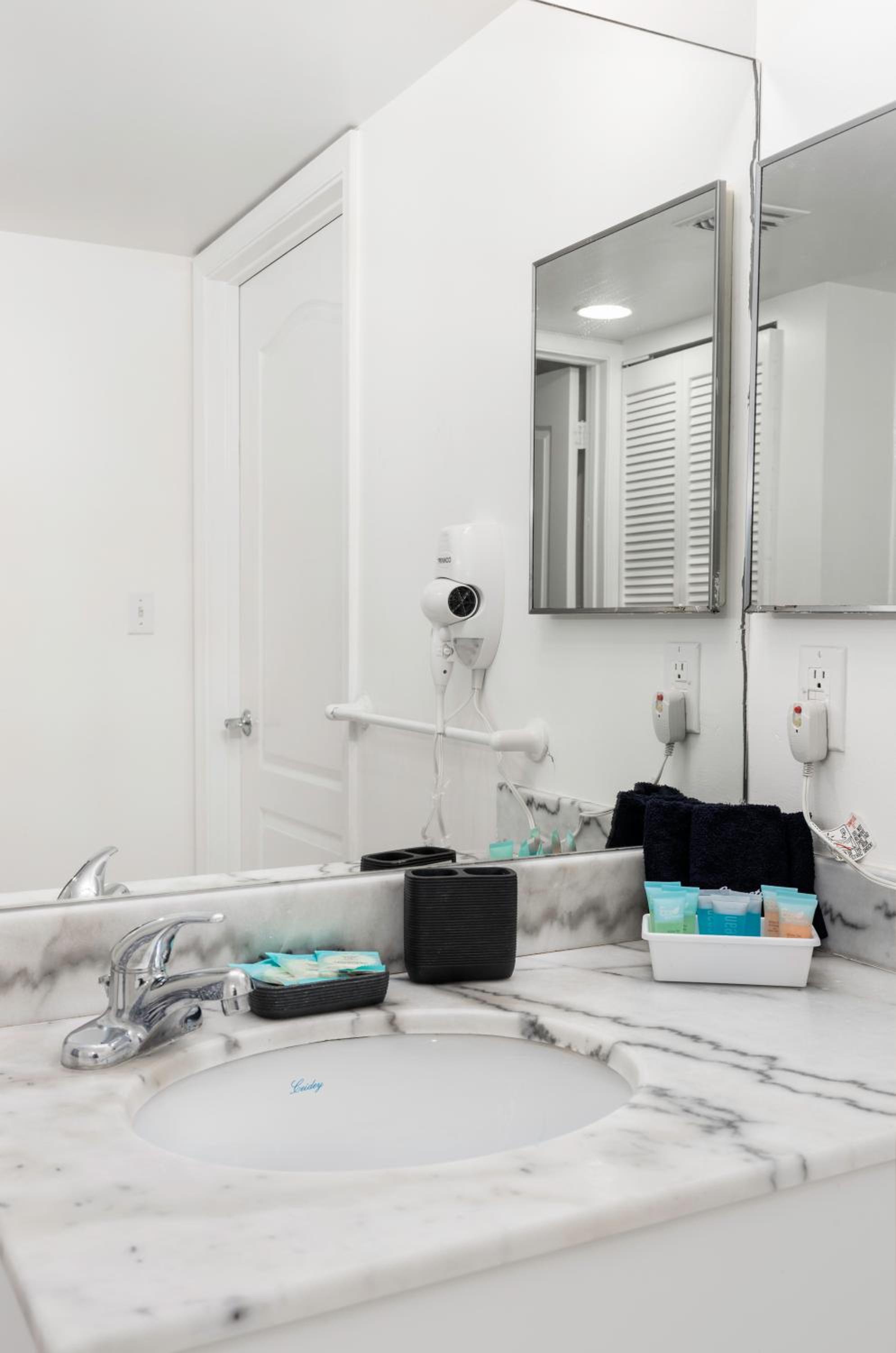 1Bd Apt with Free Parking and Amazing View