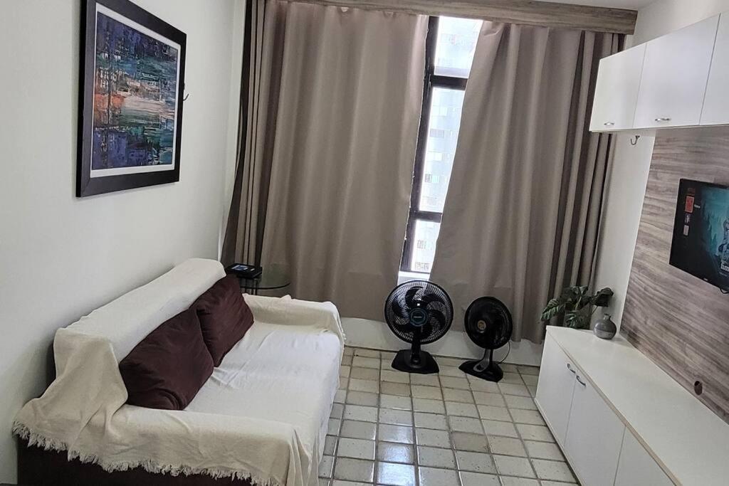 Apartamento a 150 metros da Praia, e Piscina na Cobertura do Prédio