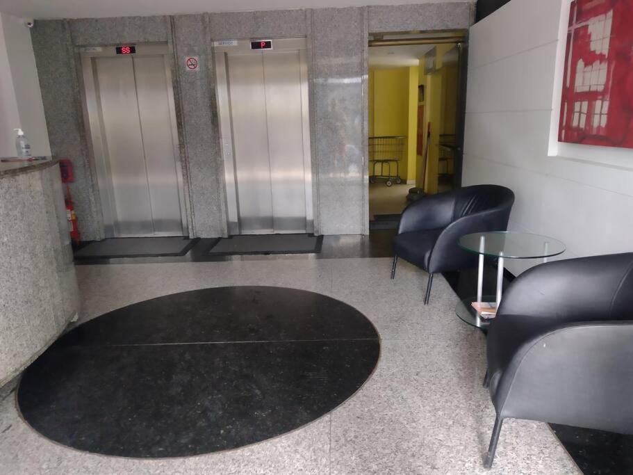 Apartamento a 150 metros da Praia, e Piscina na Cobertura do Prédio