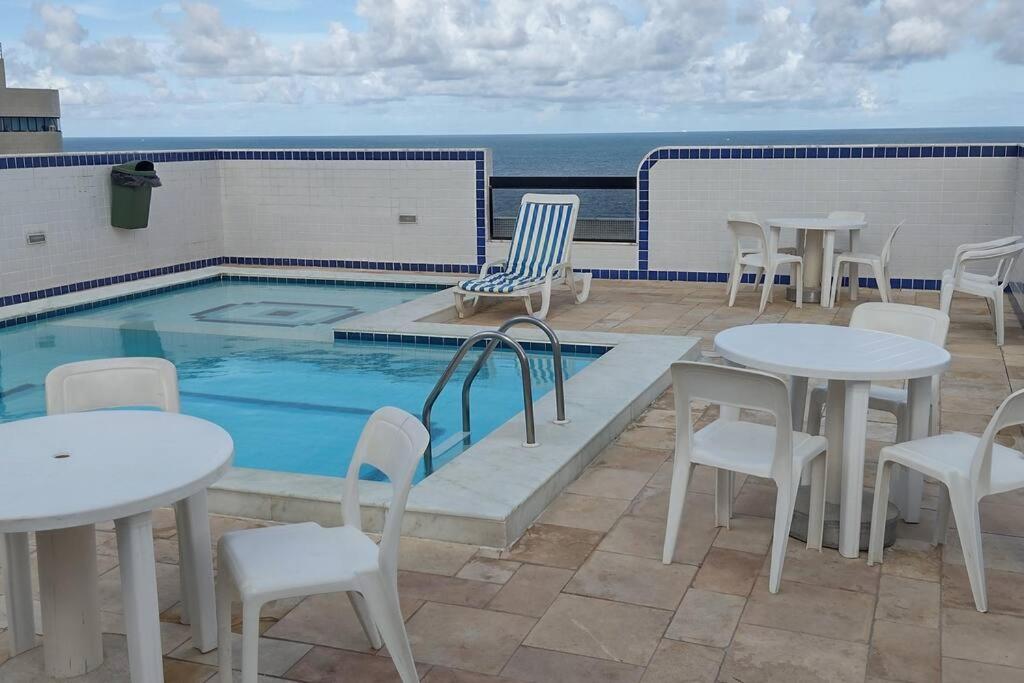 Apartamento a 150 metros da Praia, e Piscina na Cobertura do Prédio