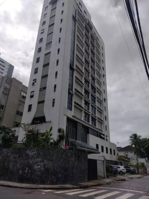 Apartamento a 150 metros da Praia, e Piscina na Cobertura do Prédio
