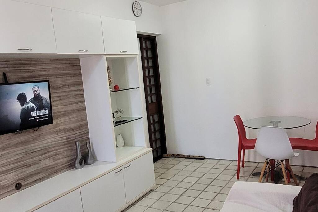 Apartamento a 150 metros da Praia, e Piscina na Cobertura do Prédio