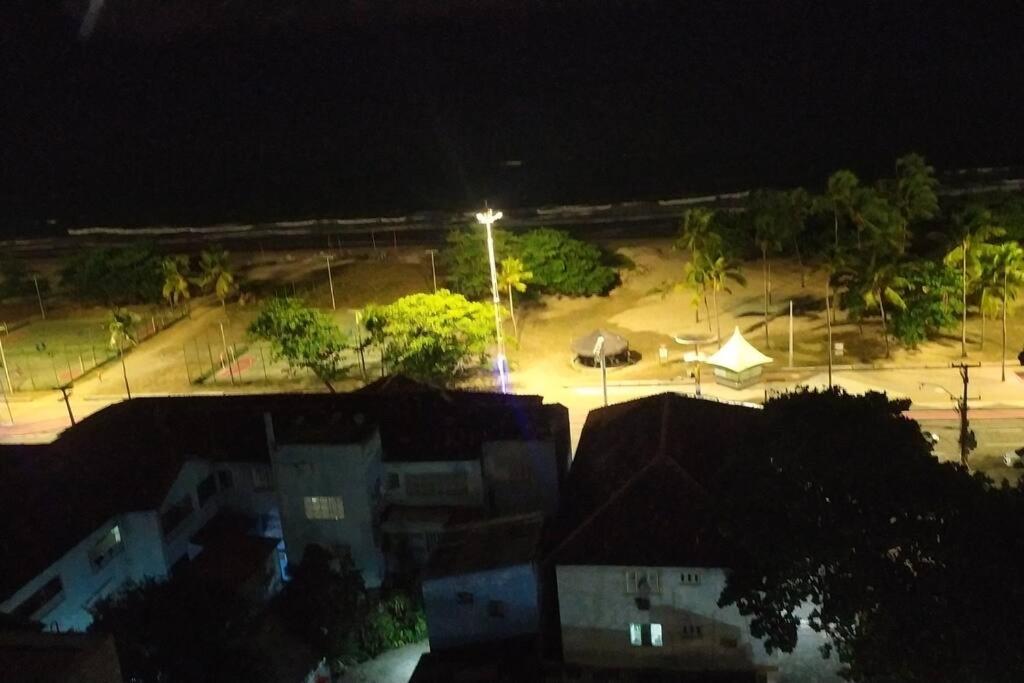 Apartamento a 150 metros da Praia, e Piscina na Cobertura do Prédio
