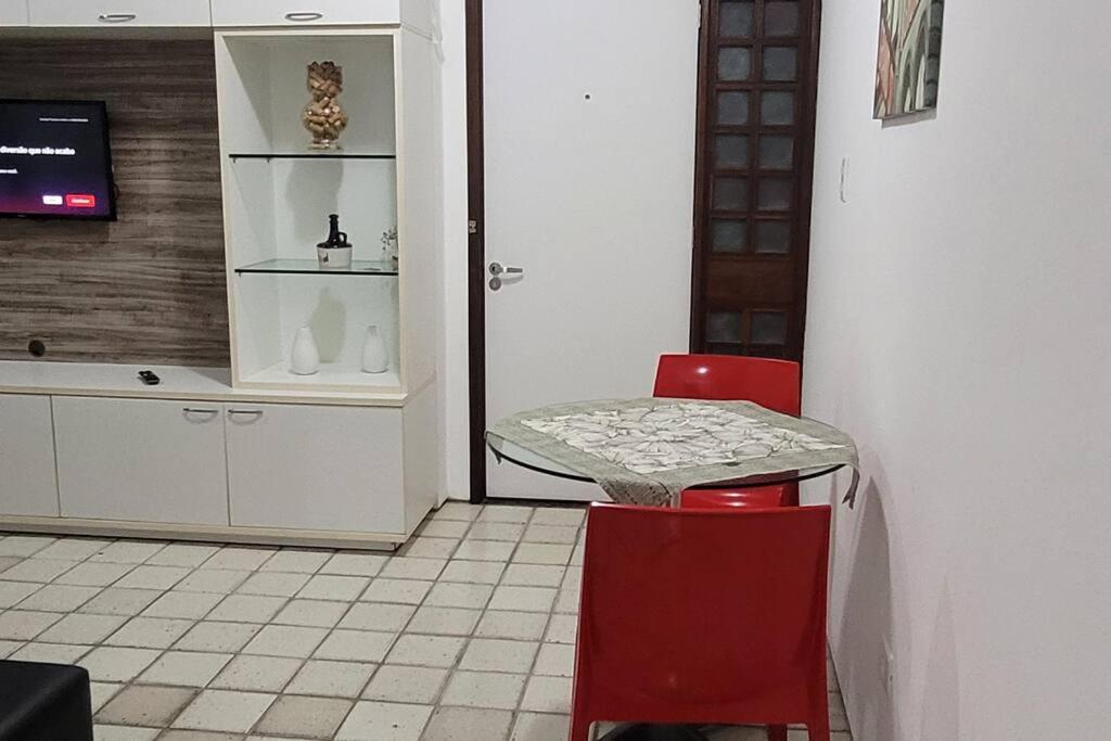 Apartamento a 150 metros da Praia, e Piscina na Cobertura do Prédio