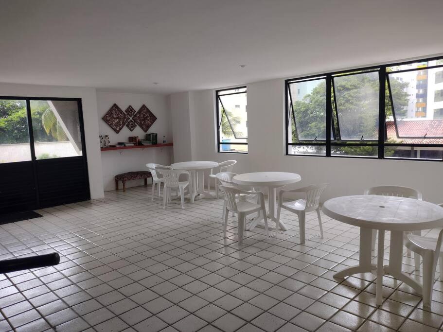 Apartamento a 150 metros da Praia, e Piscina na Cobertura do Prédio