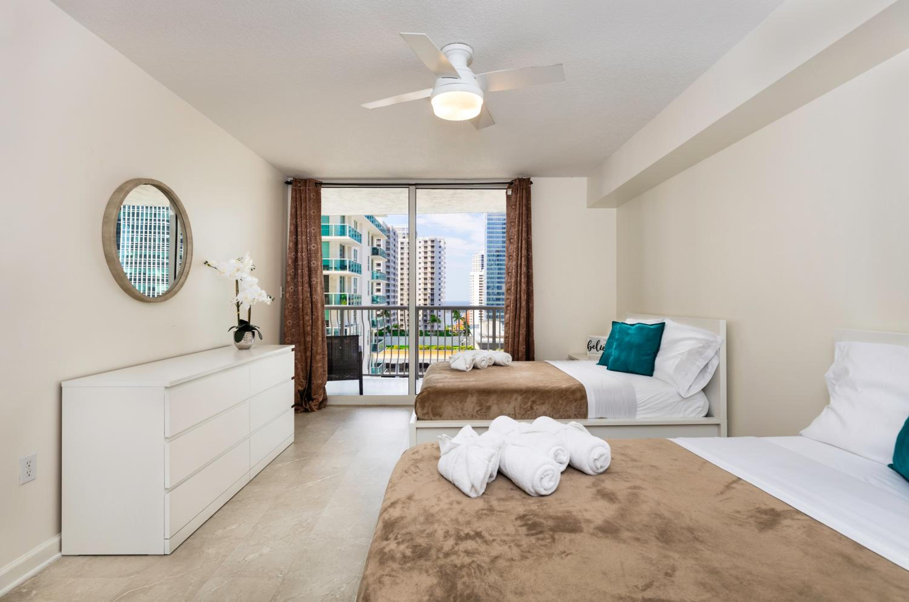 1Bd Apt with Free Parking and Amazing View