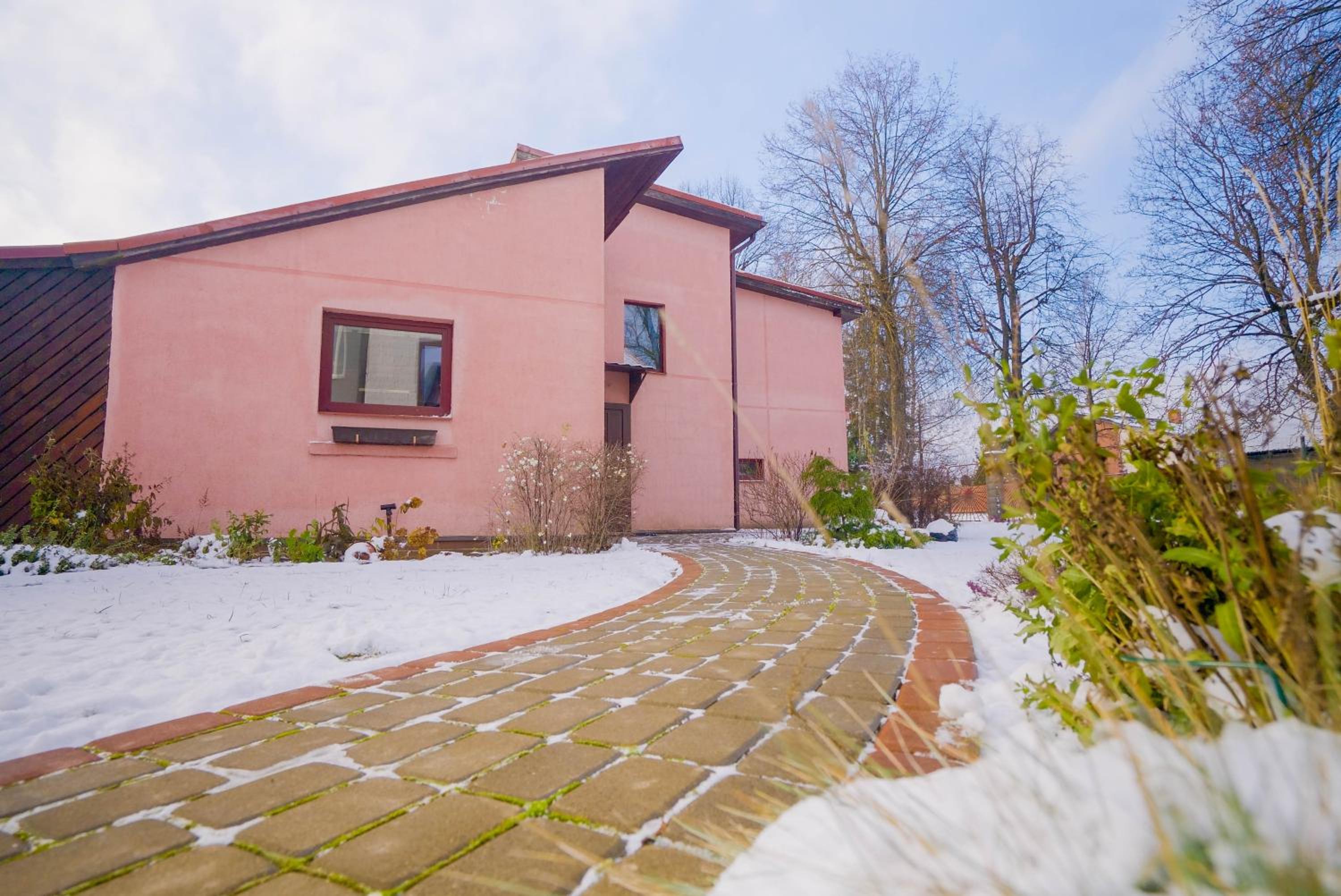 Getaway house near Arboretum Botanical Garden view 3
