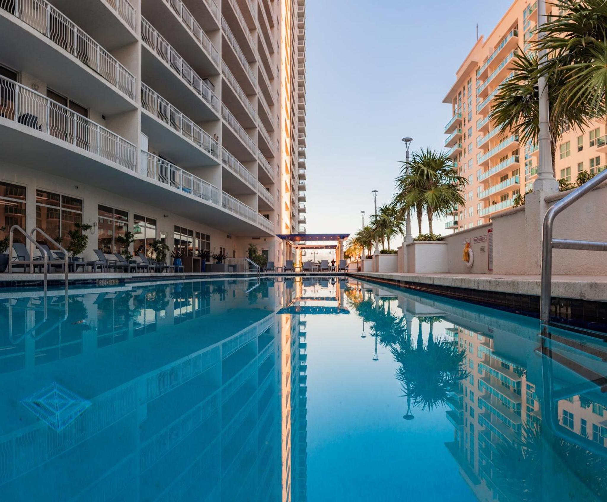 1Bd Apt with Free Parking and Amazing View