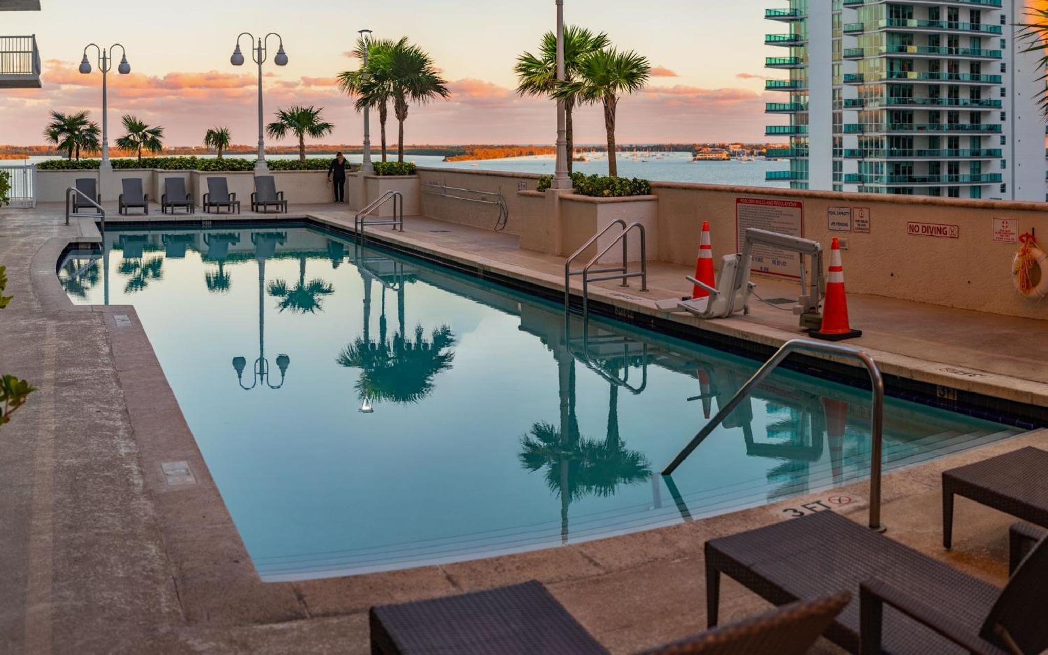 1Bd Apt with Free Parking and Amazing View