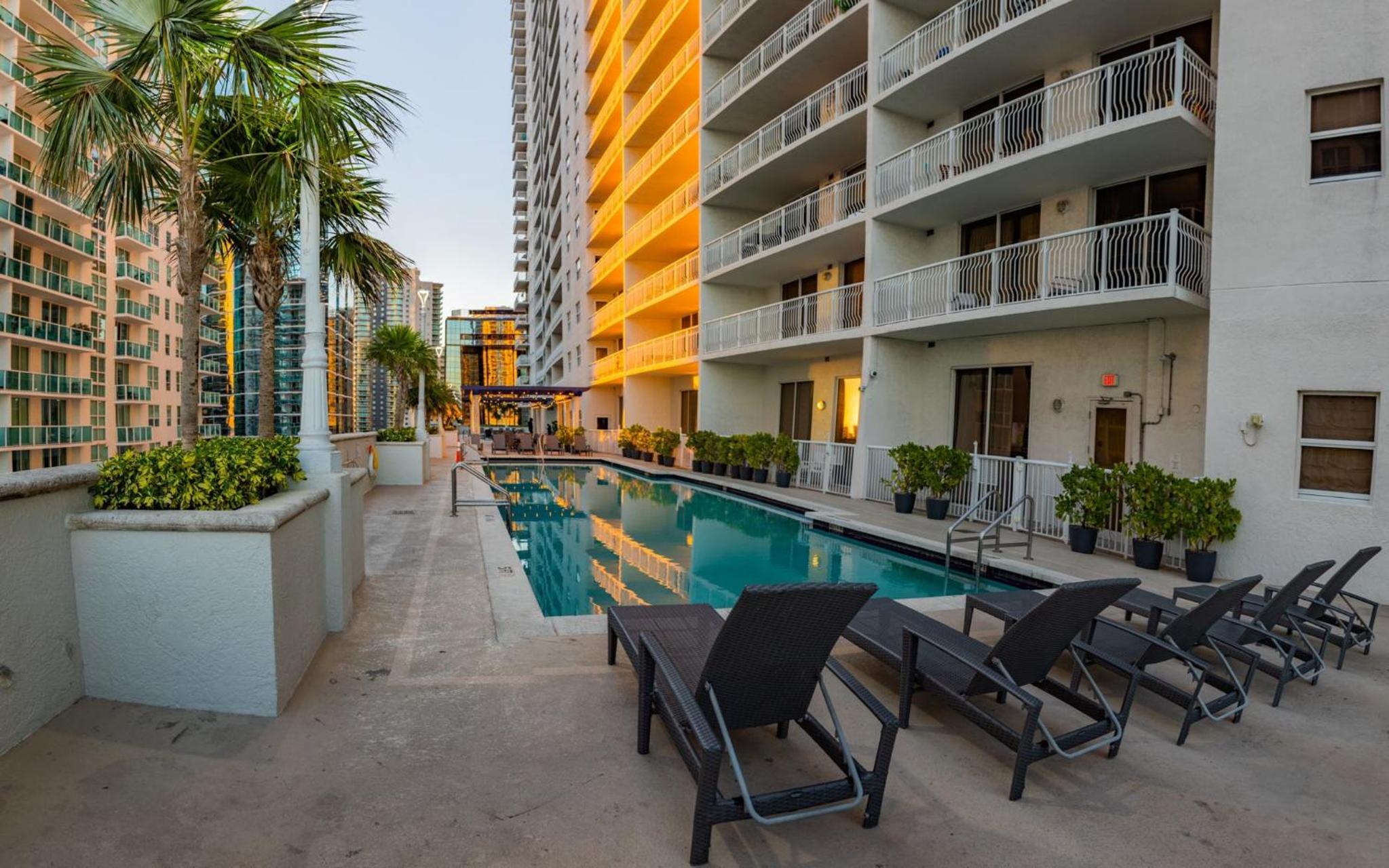 1Bd Apt with Free Parking and Amazing View